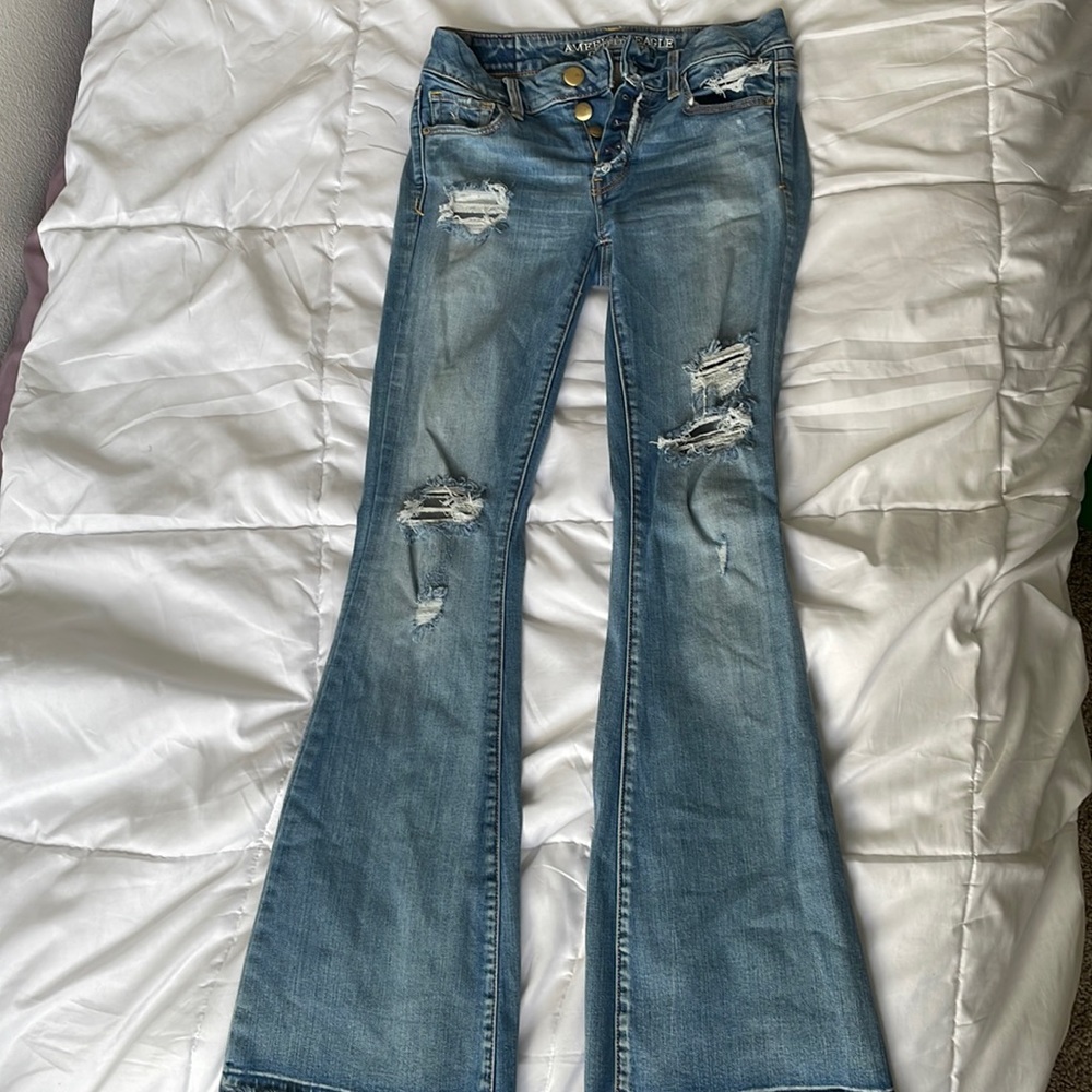 American Eagle Outfitters ripped jeans.
